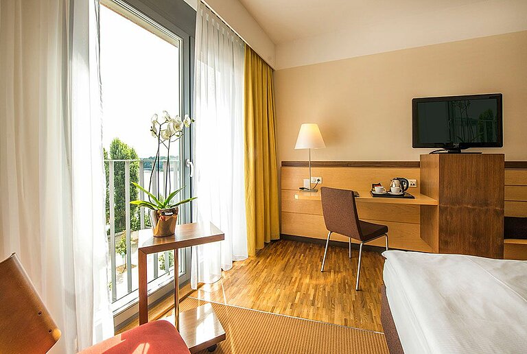 Relax Zimmer mit Seeblick im centrovital Hotel Berlin