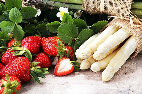 Spargel- und Erdbeerzeit im Restaurant emil's im centrovital Hotel ©beats/stock.adobe.com Spargel- und Erdbeerzeit im Restaurant emil's im centrovital Hotel ©beats/stock.adobe.com